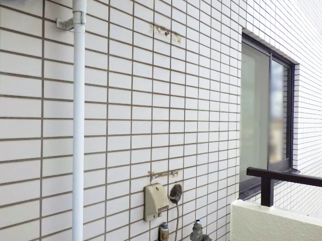 既設給湯器撤去後の写真