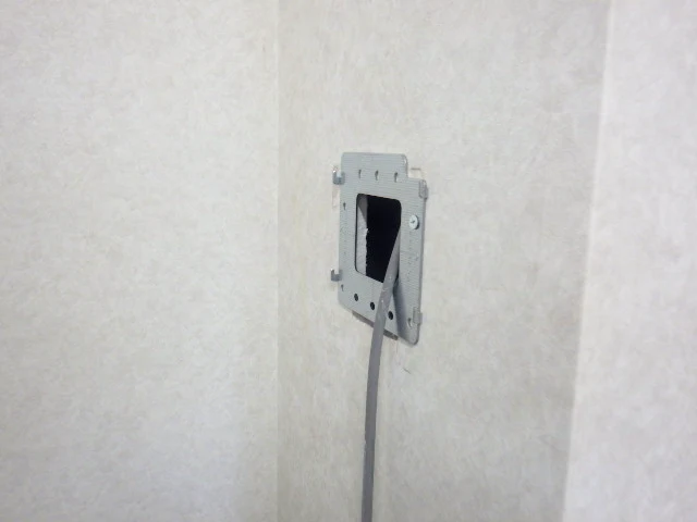 給湯器リモコン撤去後の写真