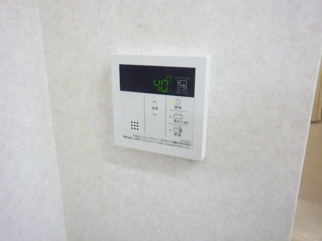 給湯器リモコン新品据え付け後の写真