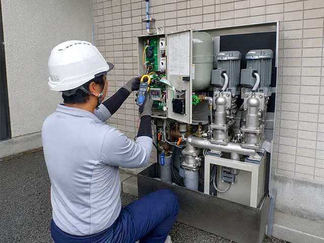 増圧ポンプ点検作業写真