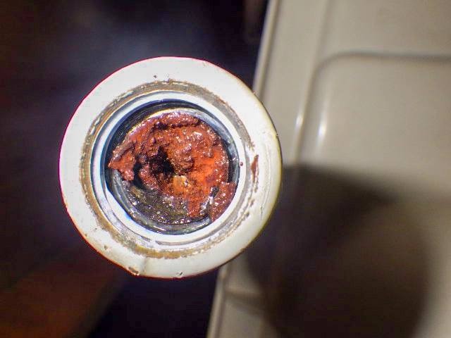 錆びた鉄管の写真